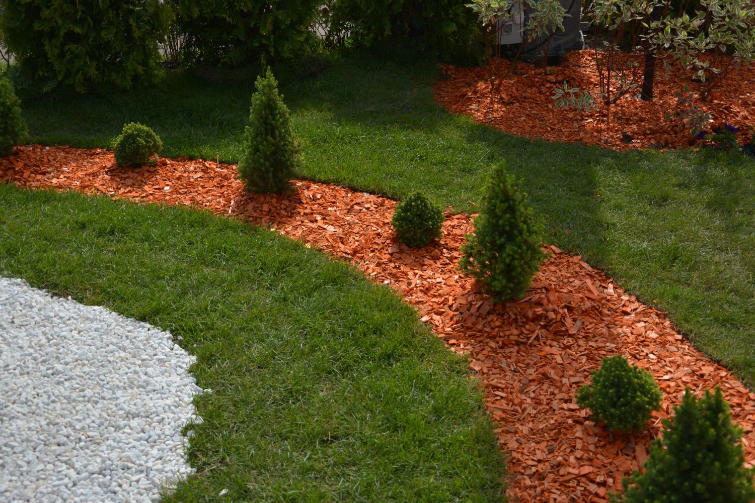 Landscaping Ideas with Red Mulch Enhance Your Outdoor Space